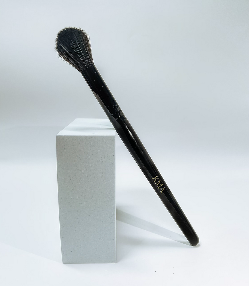 
            
                Load image into Gallery viewer, LIMITED EDITION KMA Highlighter Brush
            
        